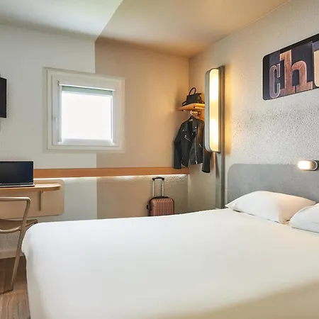 Ibis Budget Versailles Chateau Cyr L'ecole מלון