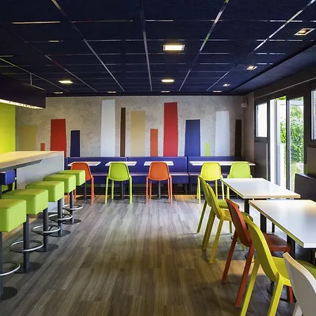 Ibis Budget Versailles Chateau Cyr L'ecole ホテル Saint-Cyr-lʼÉcole