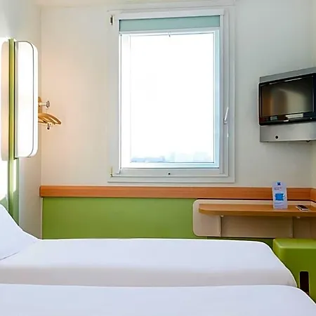 Ibis Budget Versailles Chateau Cyr L'ecole מלון Saint-Cyr-lʼÉcole