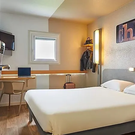 Ibis Budget Versailles Chateau Cyr L'ecole מלון