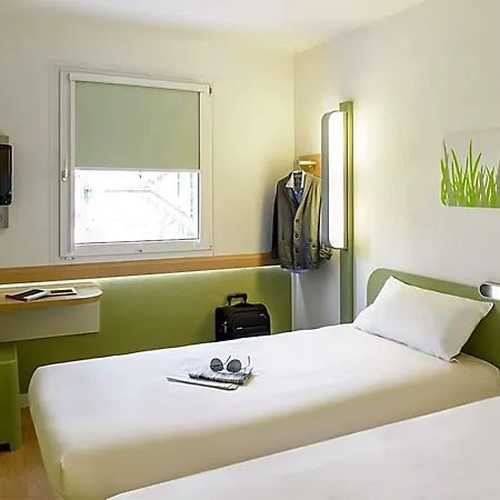 Ibis Budget Versailles Chateau Cyr L'ecole מלון