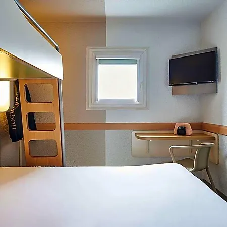 Ibis Budget Versailles Chateau Cyr L'ecole מלון Saint-Cyr-lʼÉcole
