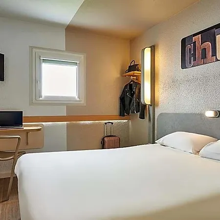 Ibis Budget Versailles Chateau Cyr L'ecole מלון