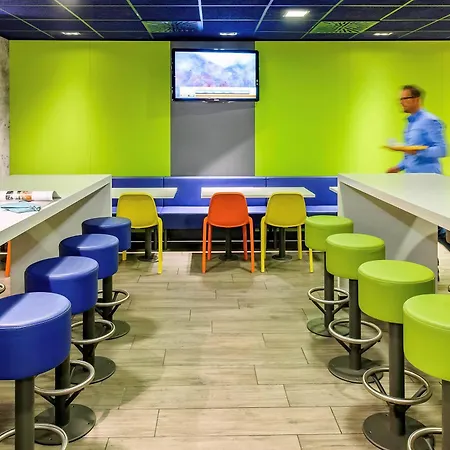 Ibis Budget Versailles Chateau 2* Сен-Сир-л'Эколь