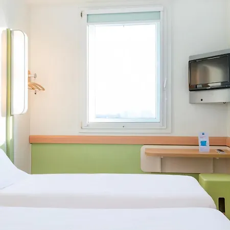Ibis Budget Versailles Chateau Cyr L'ecole מלון Saint-Cyr-lʼÉcole